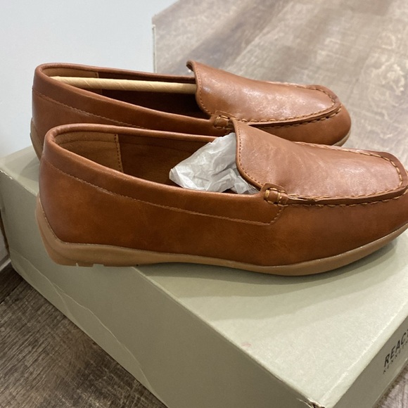 New in Box Reaction Kenneth Cole boys cognac loafers size 1 - Picture 3 of 3